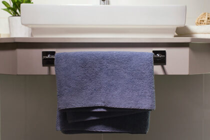 Como fixar um toalheiro em azulejo sem fazer buracos